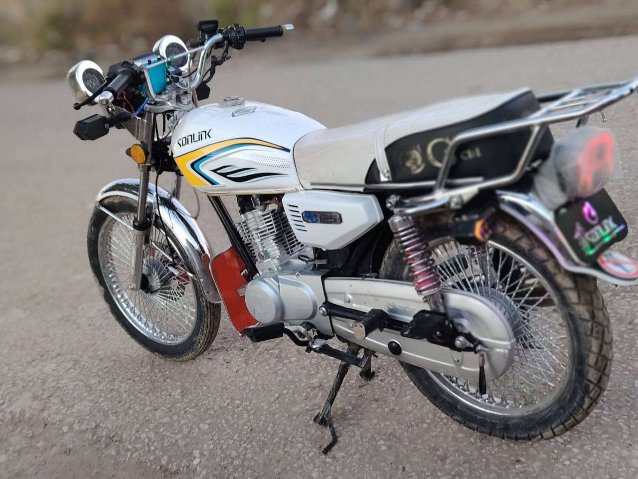 السلام عليكم سونيك للبيع خمسه قير موديل 25 اوراق مكاني الحله حمزه الغربي السعر 675 الرقم الاتصال ***********
