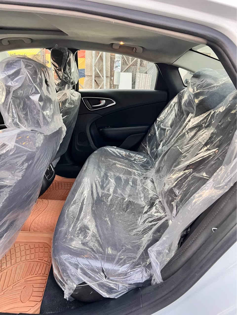 للبيع : كرايسلر C200
 موديل : 2015 
مكينه : 2400 / 4 سلندر 
كير : ماوس 9 سرعات  
تحويل ثاني يوم   
❗️حادث 3 قطع
(المواصفات)
1- شاشه
2- كامره خلفيه 
3- مصابيح  زنون 
4- تحكمات ستيرن
5- شاشه لعرض محتوى السياره بالكامل 
6- حساسات بالإطارات 
7- تدفئة + تبريد 
8- إضاءة LED
9- سستم صوت جداً ممتاز 
10- كشن السائق كهربائي 
11- شاشه تدعم  بلوتوث + راديو
12- مري الجانبيه كهربائيه 
13- دخول ذكي 
14- تشغيل بصمه 
15- مثبت سرعه
بعد بيه مواصفات
تخم تاير جديد 
بطاريه جديده 
***********
السعر : 83 ورقه وبيه مجال 
مكان : بصره البصرة, العراق
