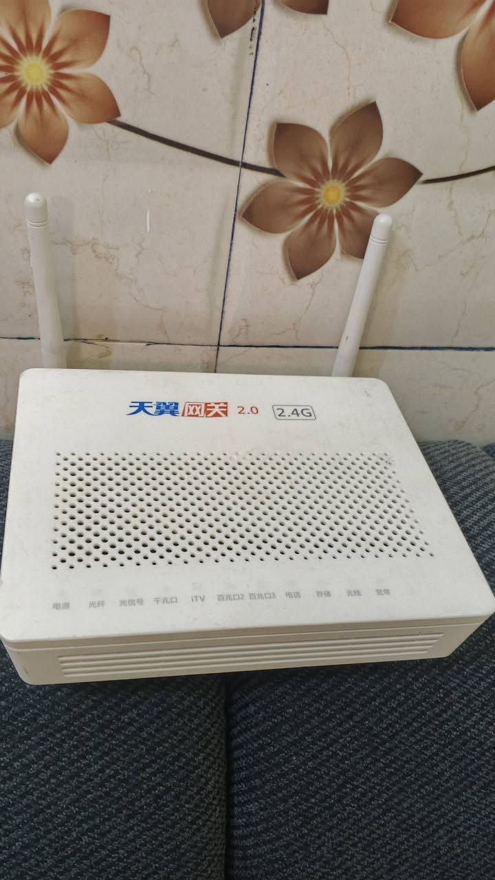 السلام عليكم راوترات للبيع شغالات كلهم ***********
