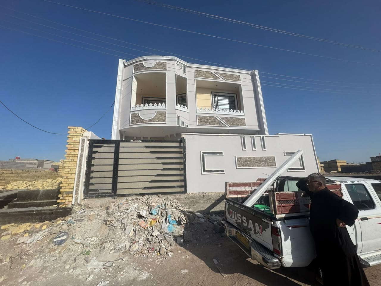 دار سكن للبيع حي الملتقى طابقين حديث المساحه ٢٢٠ م٢السعر ١٩٠ مليون بين الجسرين الاستفسار ***********عقارات الكاظمي

