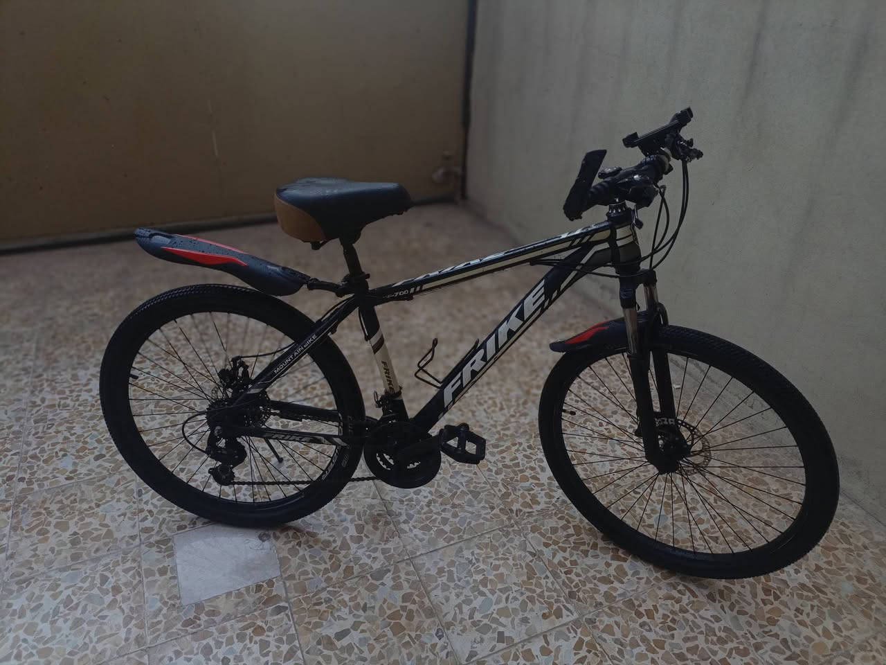 سلام عليكم بايسكل للبيع
سعر 90 وبيها مجال


**إذا كنت صاحب هذا الإعلان وتريد حذفه لأي سبب، رجاءا أرسل رسالة إلى الدعم الفني**
