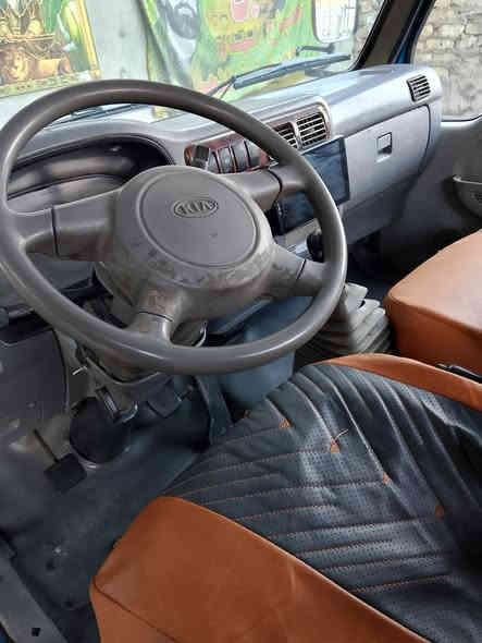 السلام عليكم كيا ام عيون قلاب للبيع موديل 2001 رقم بغداد إنكليزي سنويه 30 مشروع وطني هزه جديده مكفولة من الضربه والكص والتبديل مكينه وكير واكسل مكفول مكينه 3000 لا صرف ولا بخار شاصي مكفول تخم تاير صدر جديد كهربائيات كله شغاله سياره جاهزه السعر 80 وبيه مجال مكاني بغداد مدينة الصدر الشراي يخابر *********** غير متواجد على الفيس
