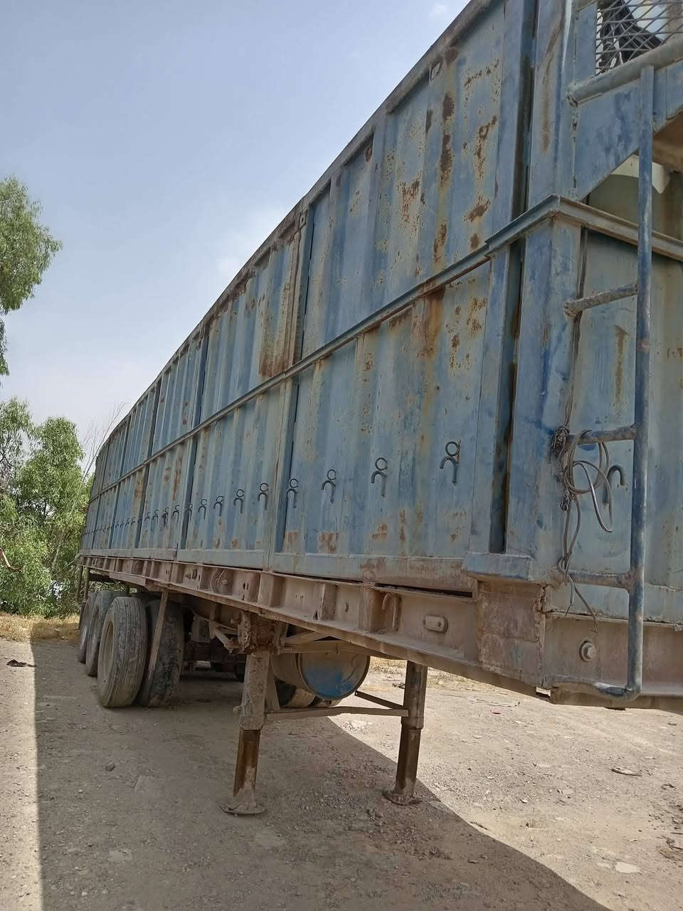 السلام عليكم
عربانه بودي للبيع
اتلاث دناكير مزوج 16مربع 
جناب درجه اوله ارتفاع 185
طول 12 ونص
التواصل على هذا الرقم 
***********
