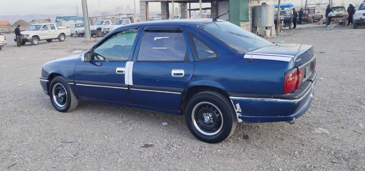 سڵاو هاوڕێیان 

ئۆپڵ ڤیکترا 

سەنەوی و وەکالە و واجیهە

 بەشەرتی ئەوەلیات و حاسیبە و موس و بڕاوە 

مەکینە 20 ،،،  گێڕ عادی ،،دەعم و لێدراوی نییە

گشت گیانی بەشەرت،،  تەنها یەک دەبڵێکی تەقیوە 

سەیارەکە زۆر مەزبووتە هی مەعرەز نەبووە ،،،

( نــــــــرخ) 21 گەڵا و کەمێک مەجال ،،،،

***********........***********
