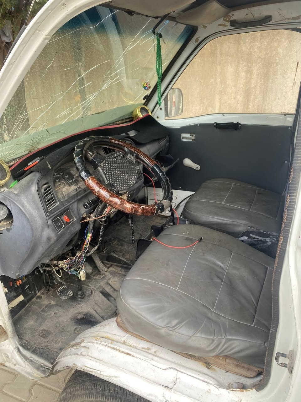 السلام عليكم كيا فاو 2006منفيست كركوك اصولي
نبدي بالنقوصات صالنصه كما موضح بالصوره مشروكه 
بك لايت واشاير ما يشتغلن 
الباقي محرك شرط كير شرط شاصي شرط اكسل شرط
سلف جديد كما موضح بالصوره 
تايرات 4جديده
باتري جديد
لايتات اماميه مع زينون جديده 
سماعات مع مسجل جديد
مرايات جانبيه جديده 
سعرها 15ورقه بيها مجال جدا قليل 
ملاحضه 13ورقه ما ابيع 13ورقه ما ابيع اقره زين فدوه رحتلك  
العنوان كركوك حي الواسطي قرب تكيه سيد عواد
***********:واتس اب
***********:اتصال
مو شراي رحمه لوالديك لا تعبني ولا تكسر بحلال العالم
