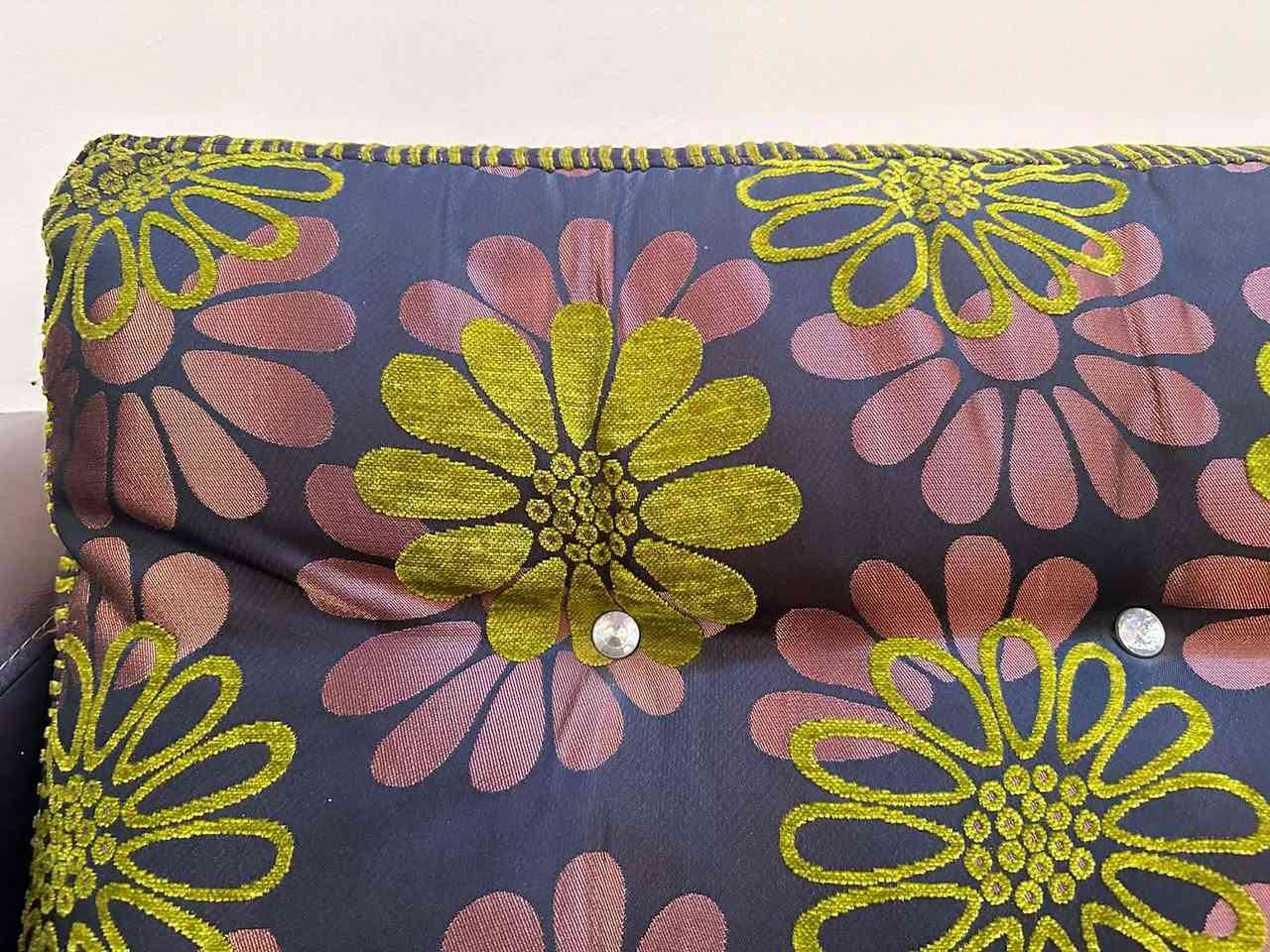 تخم ١٠ نفرات واكثر
قطعتين كبير
قطعة وسط
قطعتين صغير
التخم نظيف جدا الجلد والقماش مالته
بغرفة خطار يعني ما مستهلك او متشخط
السعر ٢٥٠ قفل
المكان بغداد - الدورة


**إذا كنت صاحب هذا الإعلان وتريد حذفه لأي سبب، رجاءا أرسل رسالة إلى الدعم الفني**