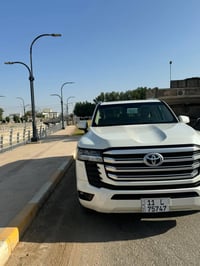 لاندكروز للبيع 2022 ساز .ماشيه 65 الف . رقم بغداد السياره مكفوله كفاله...