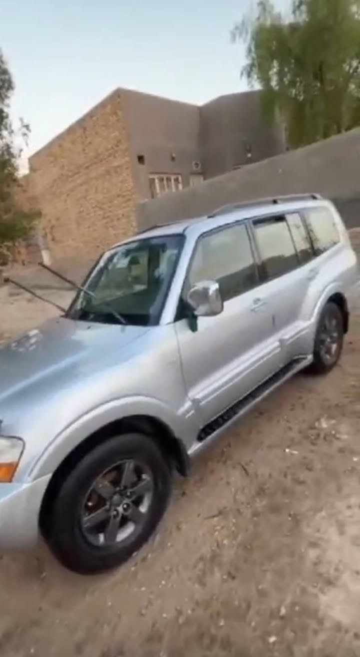 السلام عليكم باجيرو للبيع موديل (2006) كويتي سياره مكفوله كفالة عامه من الصبغ و الضربه رقم اربيل دولي 
كشنات كهرباء فتحة سقف سلايت كهربائيات كله شغاله مكينه 6v )3000) بلادي 
السعر (115) وبيه مجال العنوان بابل المدحتيه ـ الحمزة الغربي الاستفسار اكثر الاتصال على الرقم ***********
