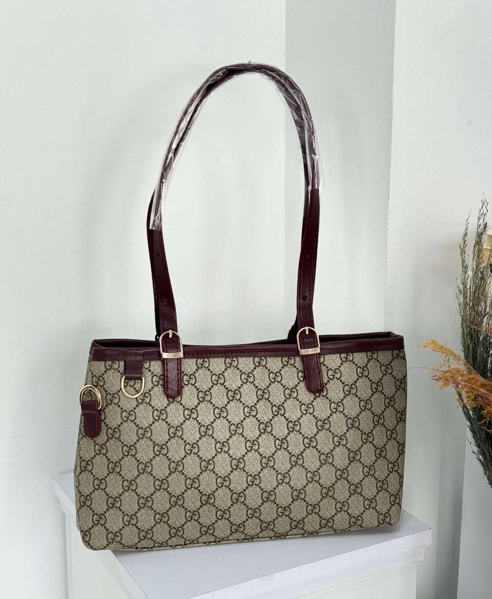 جنط نسائي/تم تكرار الموديل 
سعر المفرد 15 آلاف دينار
سعر الدرزن 120 ألف دينار
قياس 20 × 30 سم 
واتس اب :***********
واتس اب :***********
