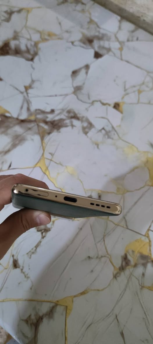 سلام عليكم. بدون توصيل مكان الجهاز بغداد اليوسفيه انفنكس نوت 40 برو للبيع فقط بدون مراوس بدون ملحقاات  مبدل شاشه اصليه سعرهه 80 الف.. سعر الجهاز 150 الف قفل لل استفسار واتس ***********

