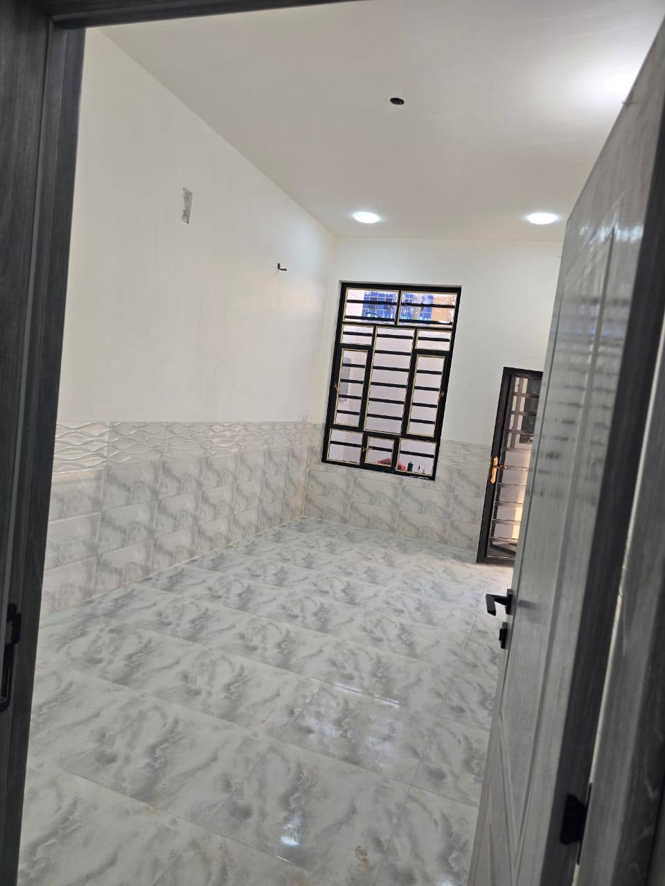 سلام عليكم مشتمل للبيع في حي الأمين منطقة ٢٠ المساحه ١٢٥ غرفتين وصاله واستقبال ومطبخ اوصحيات شغل درجه اولى بناء ٢٠٢٦ شارع ١٥ بسعر جدآ مناسب ١٠٥ مجال بصيط *********** ***********
