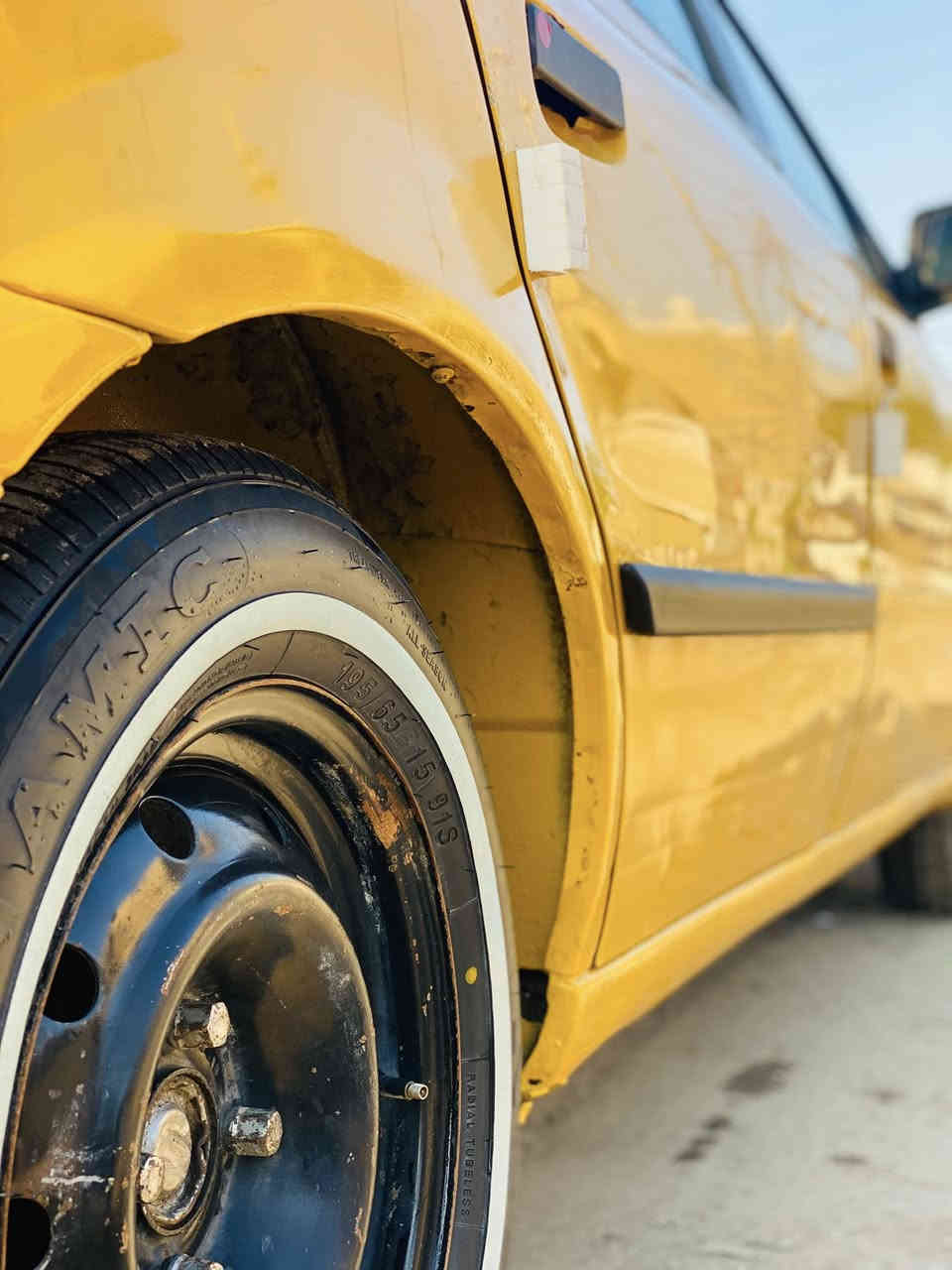 سمند موديل 11 للبيع كير ومكينه جدد المكينه ستوهة مجفته بعدهة عله السحك تخم تاير جديد ابو خط الابيض كهربائيات كلهة شغاله صدرهة حلو دواخل جدد 
المكان بغداد مدينه الصدر 
السعر 28 وبيهة مجال 
الرقم ***********
