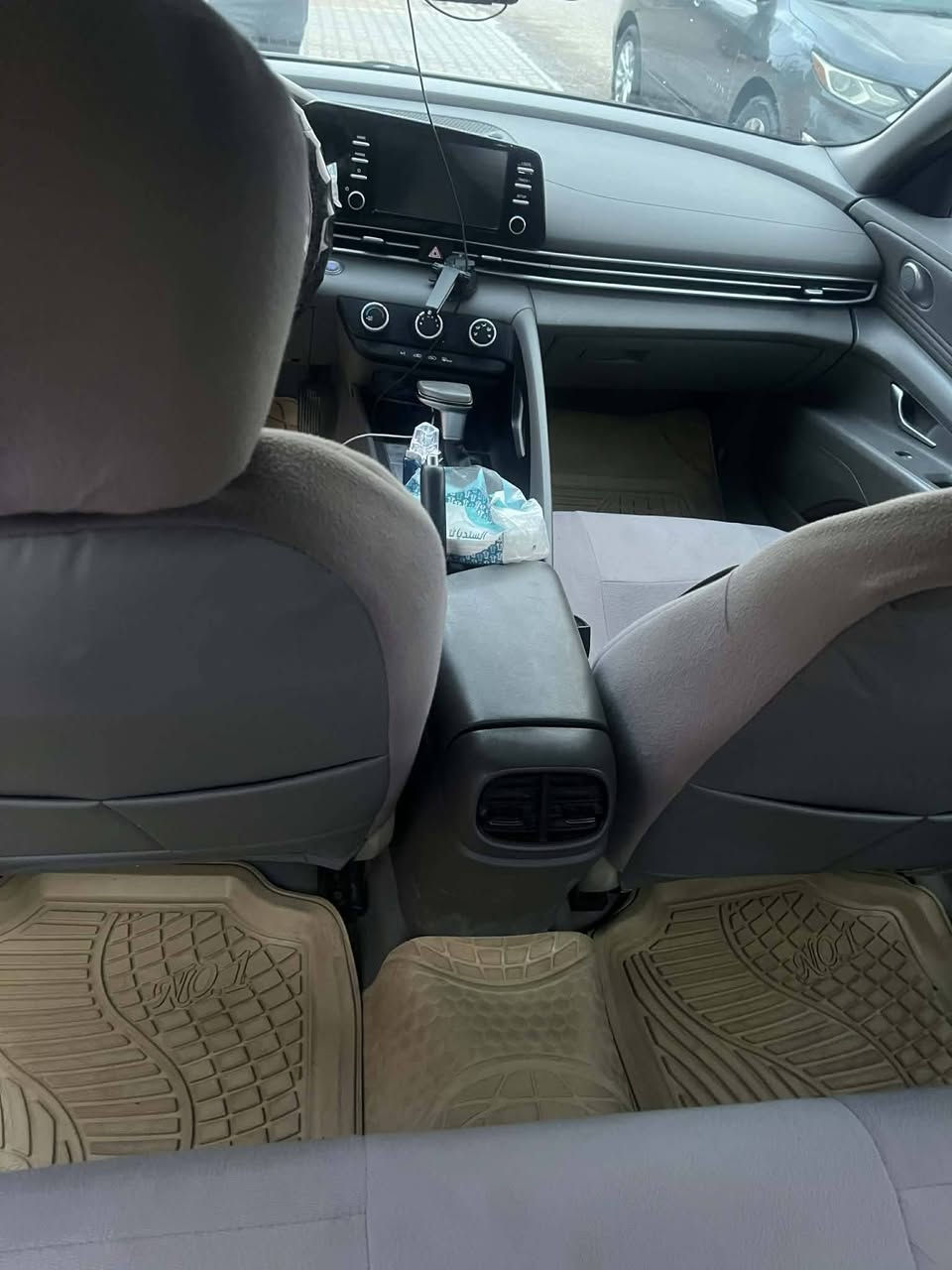 السلام عليكم
النترا خليجي 2023 ابيض
فول بصمه ابواب وتشغيل عن بعد تبريد قطعتين 
محرك 2000دوش
كير at 6 نمر
ماشيه 93 قابل للزياده
سياره خير من الله 
السعر 175 وبيهه مجال 
مكان السياره واسط الكوت 
الاتصال على الرقم 
***********
