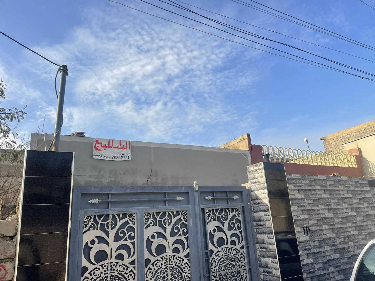 للبيع وانا صاحب البيت مستعجل ملك صرف
الموقع / حي الاعلام 
اتجاه شروق
 مساحة /150م واجهة 7ونص م 
طابق واحد 
ط1 غرفتين  نوم وهول واستقبال ومطبخ وصحيات وكراج وتوليت خارجي وداخلي

الاتصال على ***********
***********
