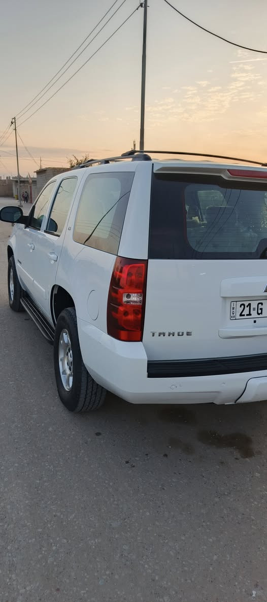 سلام عليكم تاهو مديل ٩ لبيع رقم وسنويه سليمانيه بسمي تحويل محرك ٥٣٠٠ كير +/- وارد خليجي بيه فقط بل جاملغ خلفي شخط وصار بي بخ قليل الستفسار*********** محافضه ميسان
