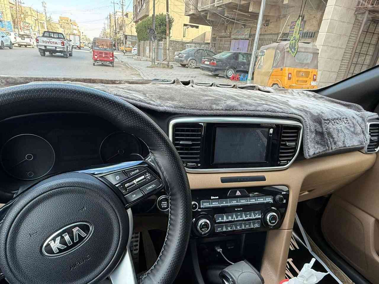 السلام عليكم سبورتج موديل ١٩ جتي لاين رقم بغداد معروف مواصفات الجيتي ماشية ١١٨ الف سيارة جديدة وحلوة كير محرك كفالة صدر تبديل جدبد مع تخم تاير مع تبديل عبوة كاملة فيت بم سيارة بانزين كله محسن محرك ٢٠٠٠ السيارة خليجي بس بيها ملاحظات بسيطة بيها بارد باب السايق وبارد حافة بنيد وتبديل دعامية أمامية والقديمة موجودة بيها شخوط وكسر
الاستفسار الاتصال
***********
مكان السيارة بغداد الجديدة
السعر ٢٠٠ وقابل للتفاوض
