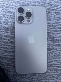 ايفون 15برو ماكس ذاكره 256 بطاريه 85 الجهاز زلغ ما بي ملحقاته كامله ال...