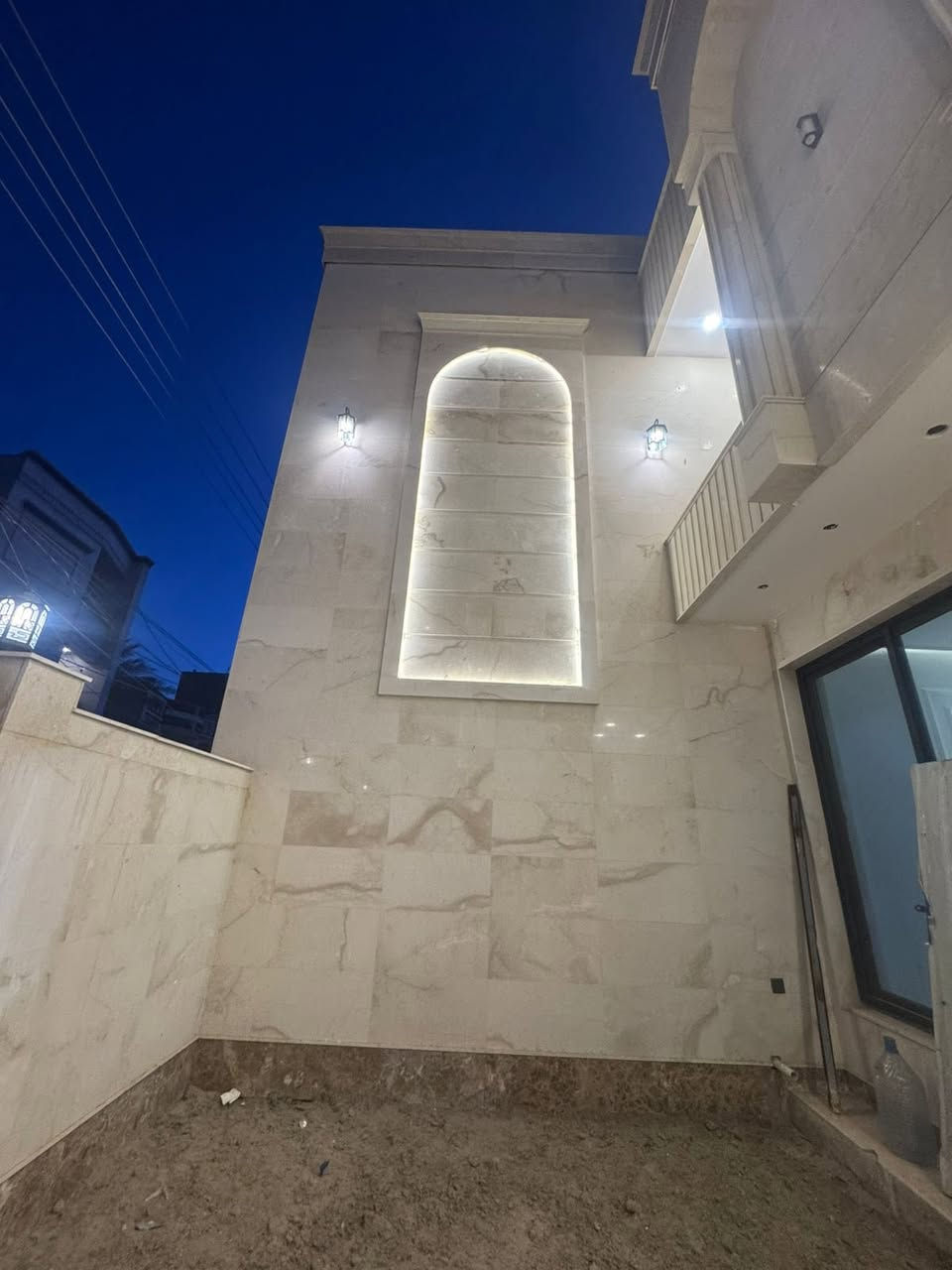 للبيع في بغداد منطقه السيديه دار سكني ١٥٠ متر �

📍 الموقع : بغداد – السيدية خلف شارع الكويتي
📐 المساحة : 150 متر
📏 الواجهة : 6 متر
📏 النزال : 25 متر
✅ واجه تصميم ملكية 

✨ مواصفات الدار ✨
🚗 كراج سيارة
🌳 حديقة مرتبة
🚪 مدخلين
🛏️ 4 غرف نوم
🛋️ صالة واسعة
🍽️ مطبخ
🚿 3 حمامات
👑 غرفة ماستر
🏠 حولي داخلي كبير

📍 موقع راقي ومميز جداً
💰 السعر مناسب جداً جداً ومغري

🔥 فرصة لا تعوض
📩 للحجز والاستفسار خاص
☎️ الجادين فقط ***********
مكتب مهند الغريري للعقار السيديه شارع العلوه مقابل مدرسه حلم الغد الاهليه وقرب مطعم سماش
