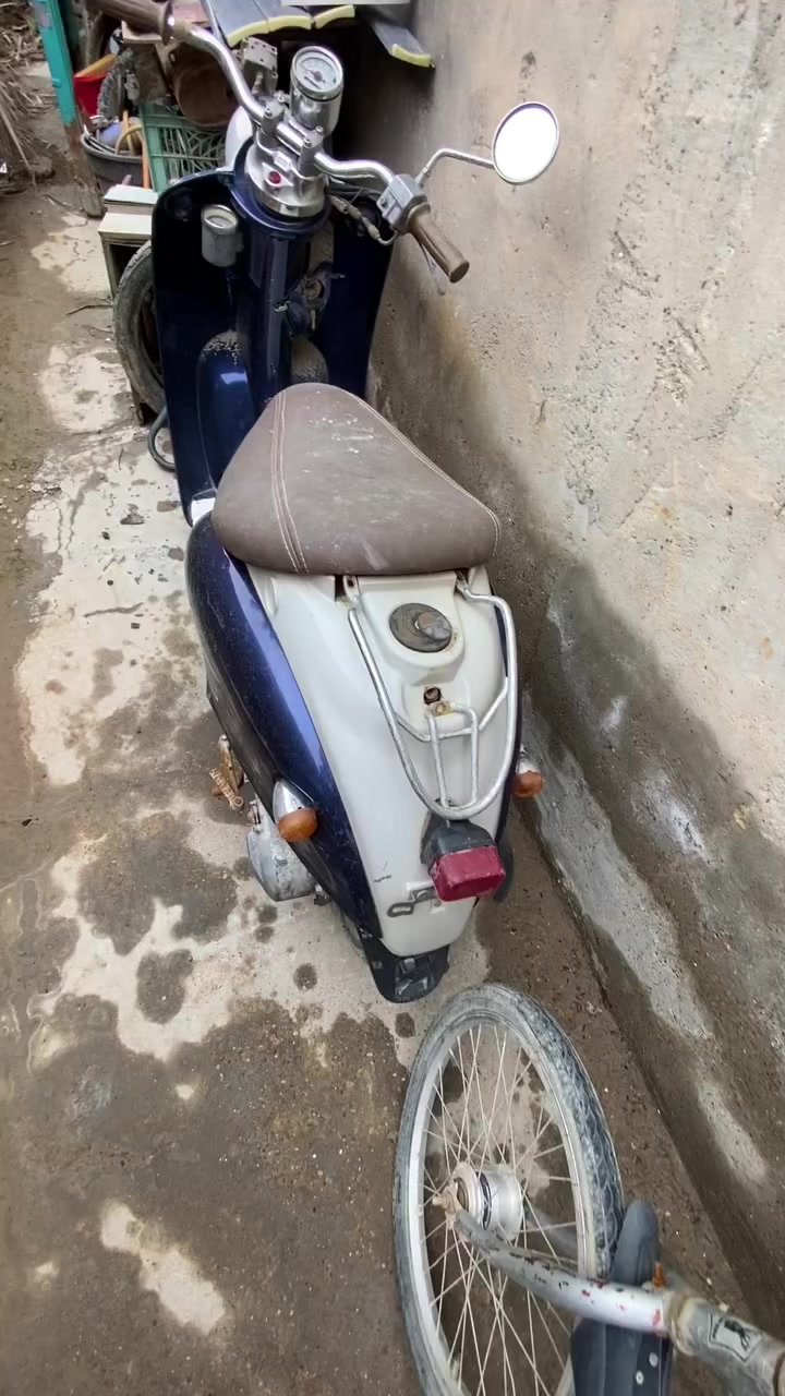 سلام عليكم دراجه عبد الحليم للبيع الدراجه جانت تشتغل  بس متروكه   مكانها التاجي يم الجسر الدوار  السعر 75 راسلني


**إذا كنت صاحب هذا الإعلان وتريد حذفه لأي سبب، رجاءا أرسل رسالة إلى الدعم الفني**