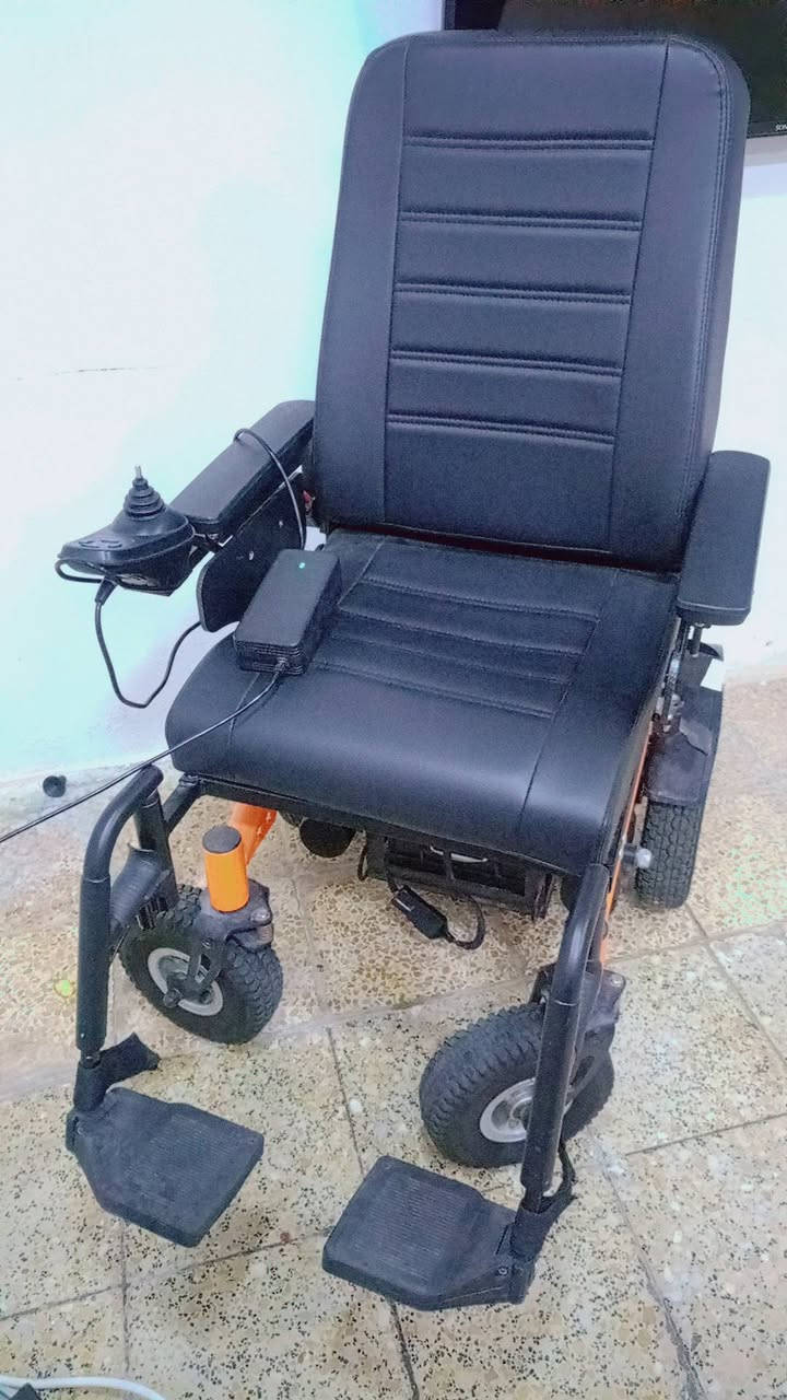 كراسي متحركة عدد اثنين مستعملات شي قليل  واحد كبير والثاني ازغر بقليل يتحمل اوزان من 120كيلو الا 150كيلووو،،،،،
سعر الكبير 400الف
الصغير 350الف
للتواصل***********
