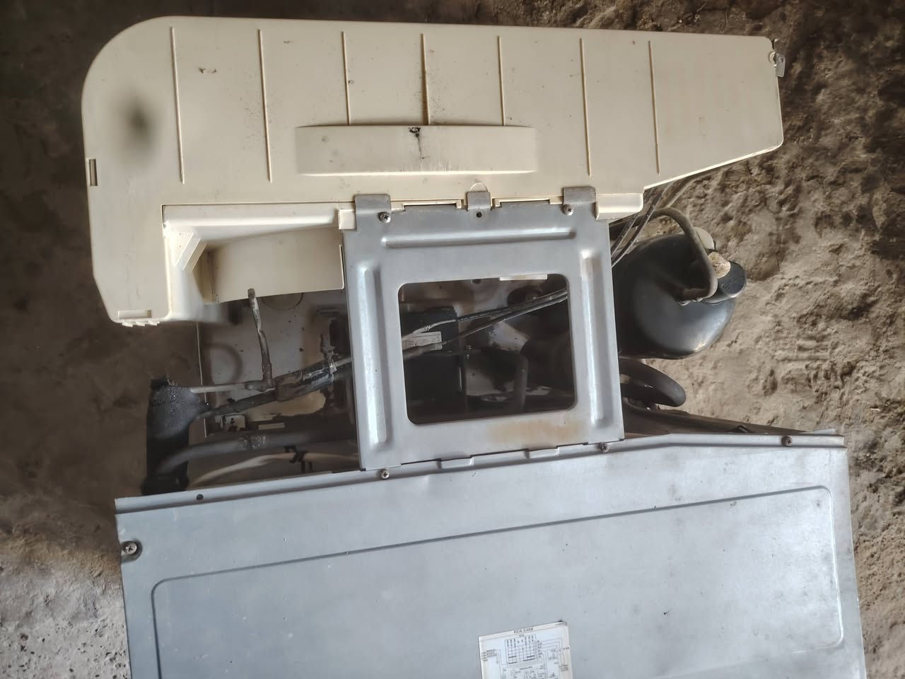 مكيف2طن نوع جنرال كولد مداخل تصليح نهائيآ غاز22 ضاغط t3 شغال وع الفحص تشغلة وتشوفة وتاخذة مكاني بغداد الأمين الثانية ***********
