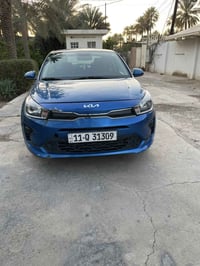 للبيع كيا ريو 2022 امريكي  ماشيه 25 الف ميل شاشة كبير و ابل كار بلي  ك...