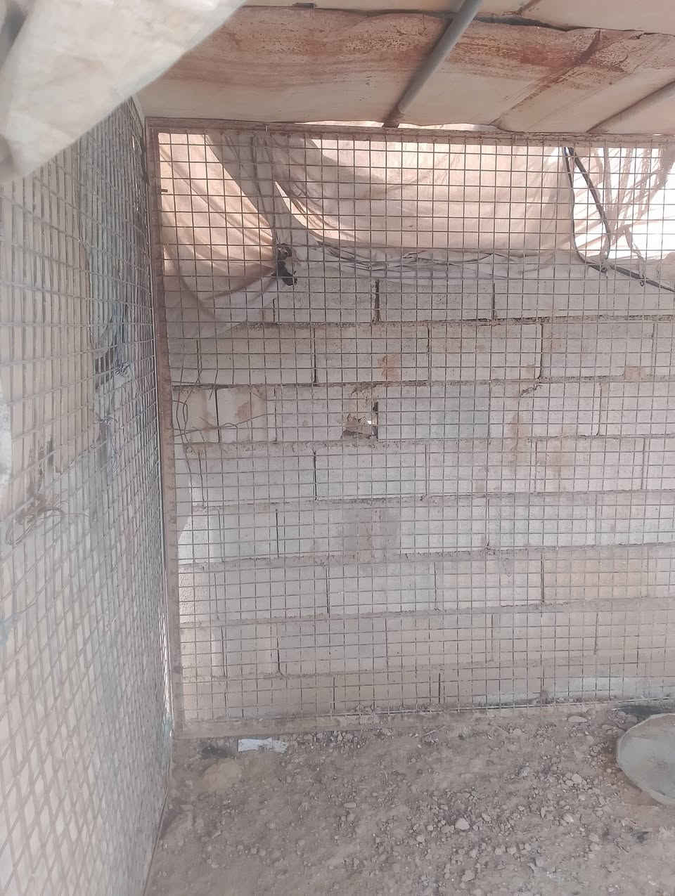 السلام عليكم قفص لبيع والتصال على رقم ***********
