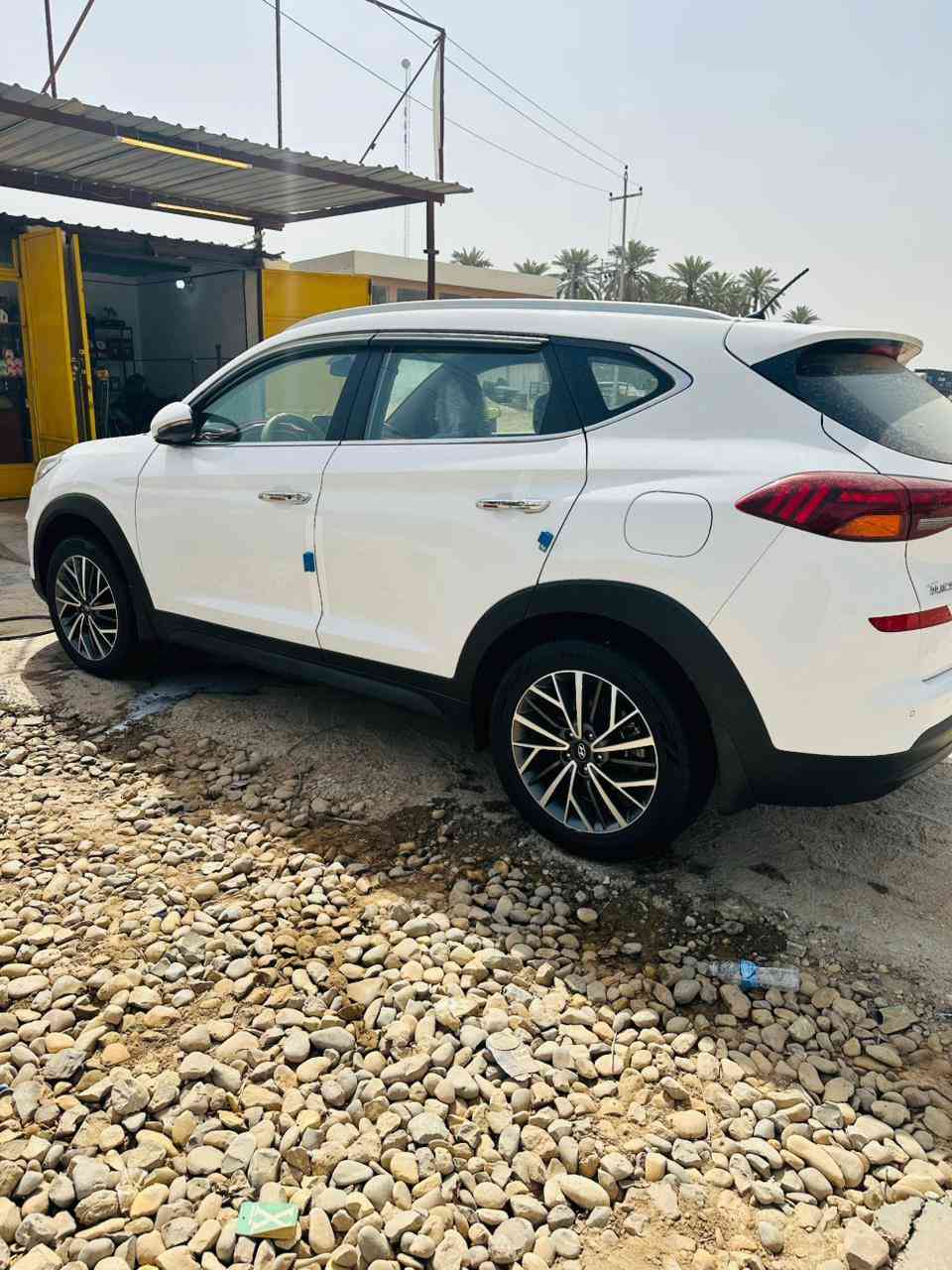 السلام عليكم توكسان 20ماشية 95مكفولة عده رصعة موضحة بالصور بخشم البنيد الاستفسار ع رقم ***********
