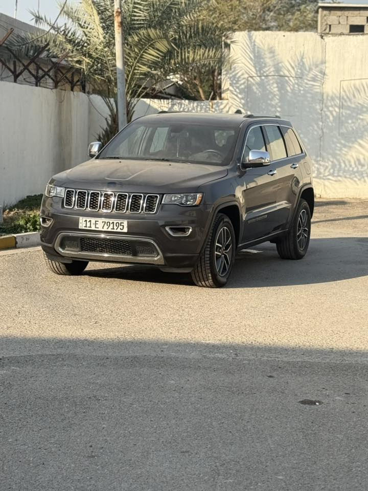 سلام عليكم جيب لمتد موديل 20 فور ويل
كشنات جلد والاماميات تدفئه وتبريد كشنات خزن ميموري ستيرن تدفئه وتبريد 
مري جانبيه نقطه عمياء ورادار وتدفئه 
اطفاء ذاتي
اوتو ستوب
صندوك كهرباء شفط
حساسات
وضعيات قياده متعدده
فتحه سلايت
ويل 18 اصلي
سياره خير من الله كلش كلش جديده ونضيفه وللعلم بالعراق ماشيه 11 بس كلش ناعمه ونشطه غرفتهه بالكارتون بدون زلغ والسياره محرك كير صدر كفاله عامه برغي ممفتوح بيهه وصور الحادث موجوده عالخاص بيهه فقط جامرلغ وبنيد بوووون لغد وشاصي فقط فقط بنيد وجامرلغ 
مكانهه حي الجهاد ***********
