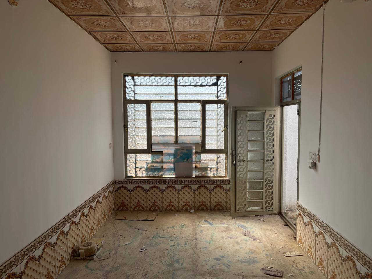 صب
بناء حديث
البيت على شارعين 
موضح كلشي ب الفديو والصور 
فقط تغسله وتكعد
موقعه شارع الموز 
خلف شارع الفلل قرب الچري كذلك موضح بلفديو 
السعر 26
***********
