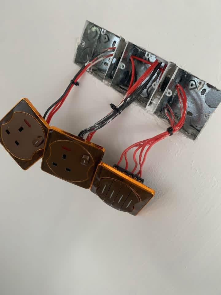 "مع كل لمسة، نضيء حياتكم! 💡
نقدم لكم خدمات كهربائية متكاملة بجودة عالية واحترافية لا تضاهى. من التركيبات الحديثة إلى الصيانة الدورية، نضمن لكم أمانًا وراحة بال.

خبرة، دقة، التزام... هذا هو عهدنا معكم.

تواصلوا معنا اليوم لتجربة كهرباء آمنة وموثوقة! #كهربائي #صيانة_كهرباء #تركيبات_كهربائية #منزل_آمن"

التأسيس الصح هو أساس الراحة والأمان ببيتك! 💡 شغلنا مو بس وايرات، شغلنا هندسة ودقة بالتنفيذ. نضمنلك ترتيب ونظافة وتوزيع حمل مدروس. للحجز والاستفسار تواصل معنا.. نتشرف بخدمتكم."

واتساب (***********)
