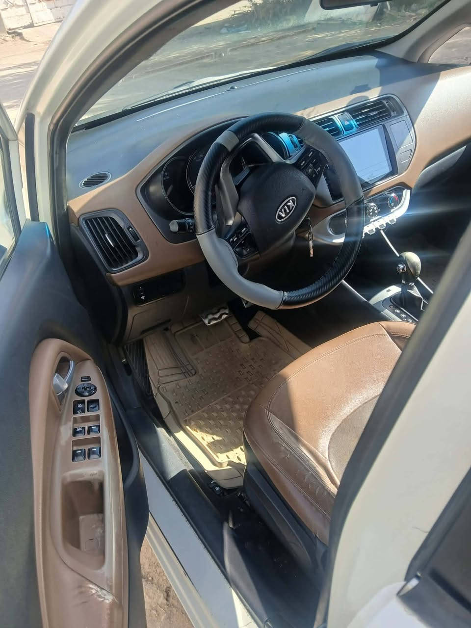 ريو ٢٠١٢ مكينه ١٦٠٠ دبل قطره مبدله طابوكه رقم اربيل دولي سياره جاهزه من كلشي مابيها اي نقص عدا ملاحظات بسيطه موضحه بالفيديوعارضهه ٨٨وبيها شي بسيط ***********مكاني الاسكندريه
