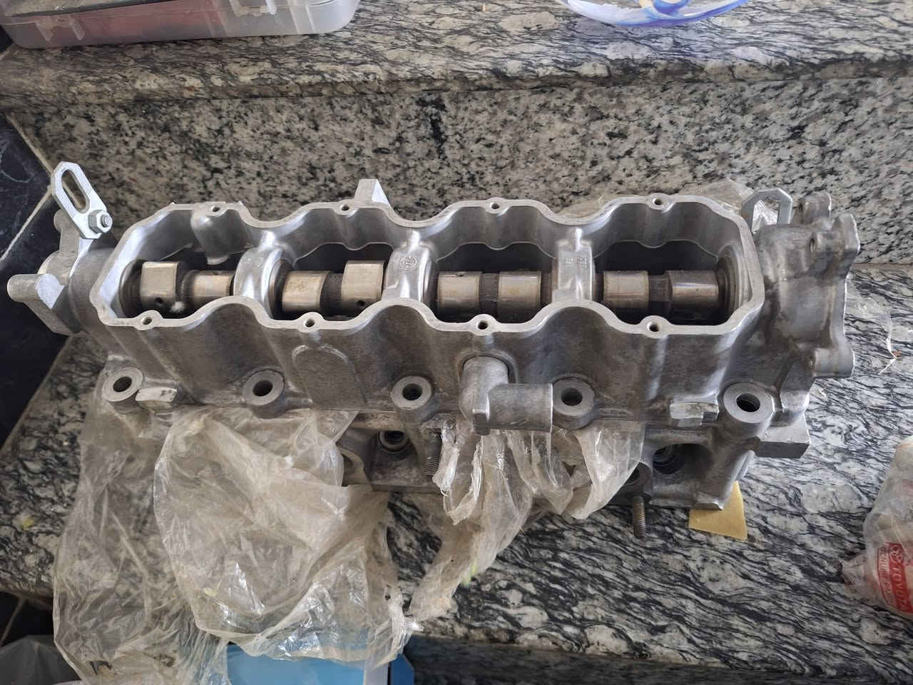 كور  محرك حجم 2000 كامل مع الفافونه وكام شفت وجواجيك وبطاله ولفات غير مستخدم مكاني بغداد الدورة *********** السعر 125 الف
