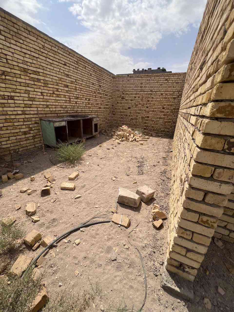 فرصة لا تتعوض هيكل بناء طابوق مميز للبيع 
كربلاء خلف مدينة سيد الاوصياء
موقع هادئ ومسكون مناسب للسكن العائلي وراحة البال
الجيران ناس طيبين والمنطقة محترمة
نوع السند قرار 25
وموجود اقرار محكمة 
المساحة 200 متر
الهيكل مبني طابوق وقابل للتطوير والبناء حسب رغبة المشتري 
السعر 65 مليون وقابل للتفاوض 
مناسبة لمن يبحث عن بيت مستقبلي بمكان مضمون
للاستفسار التواصل خاص او اتصال على ***********
