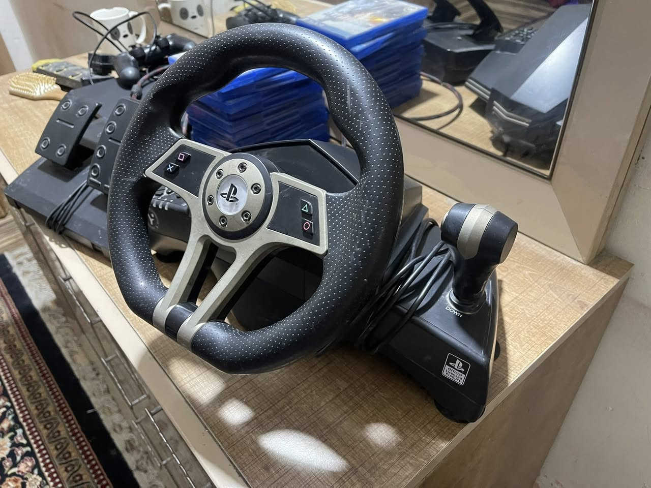 سلام عليكم شباب ps4 slm  واحد تيره لك ستيكر ابد ما مفتوح على وضع الشركه رايده ب 250 هوه و غراضه جوستك واحد و ياه 10 اقراص . و دركسون مال بلي بس يشتغل على كل الاجهزه كلش نضيف و ممستعمل شي قليل ب 50 الف الي مهتم يراسلني خاص او يتصل *********** مكاني بغداد
