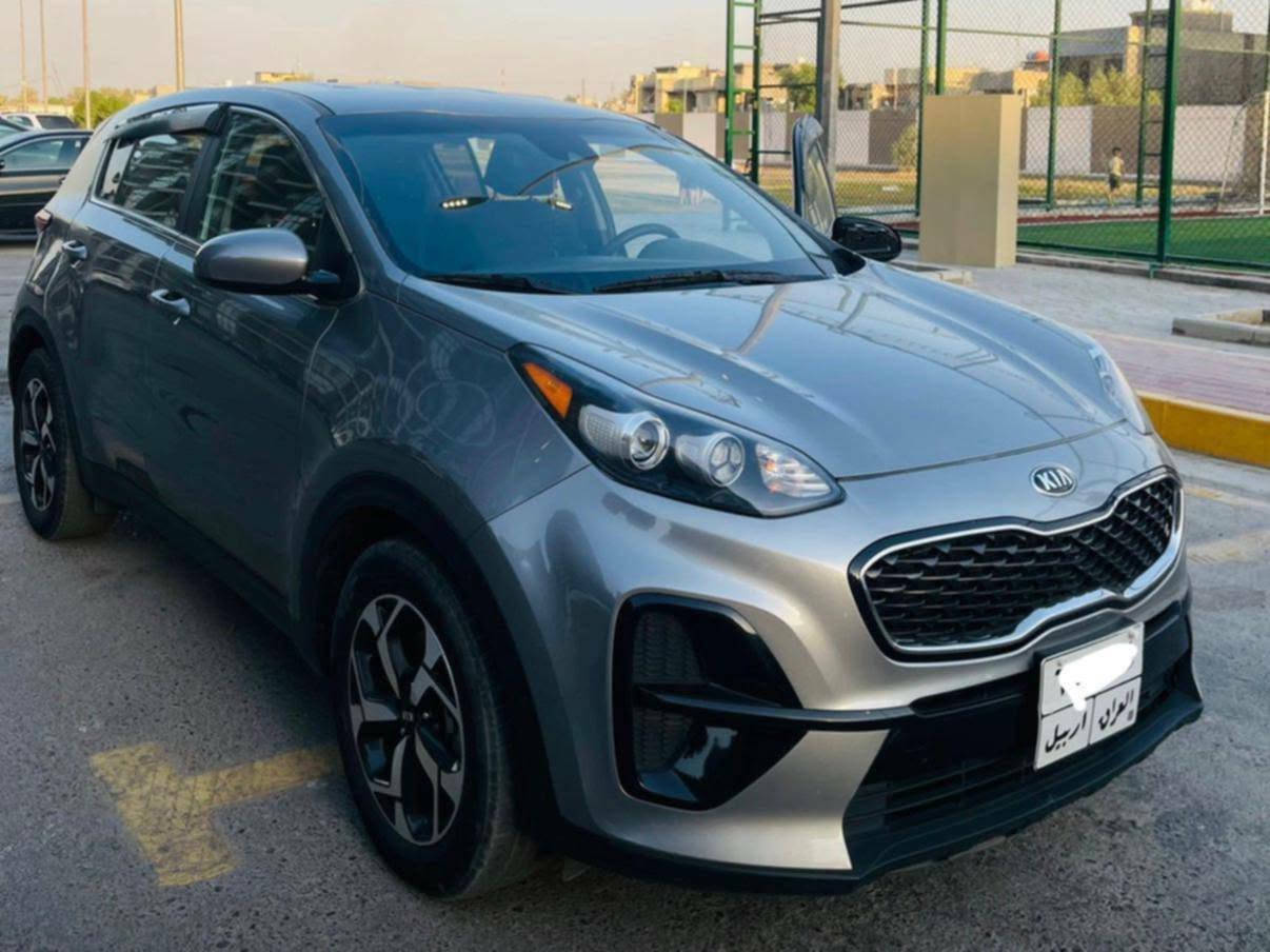 السلام عليكم ، كيا سبورتج 2020 مواصفات LX نظيفة جدا ايرباكات سليمة عدة البردة اليمنة حادثهة جنطة خلفية 
مكينة وكير وتبريد مكفولات وممتازة
السيارة ماشية 100 الف كيلو وداخل نظيف 
رقم أربيل تحويل او وكالة
مكان السيارة بغداد حي الجهاد مجمع السلام 
رايدها ب 158 ورقة
  
تواصل على الرقم 
***********
