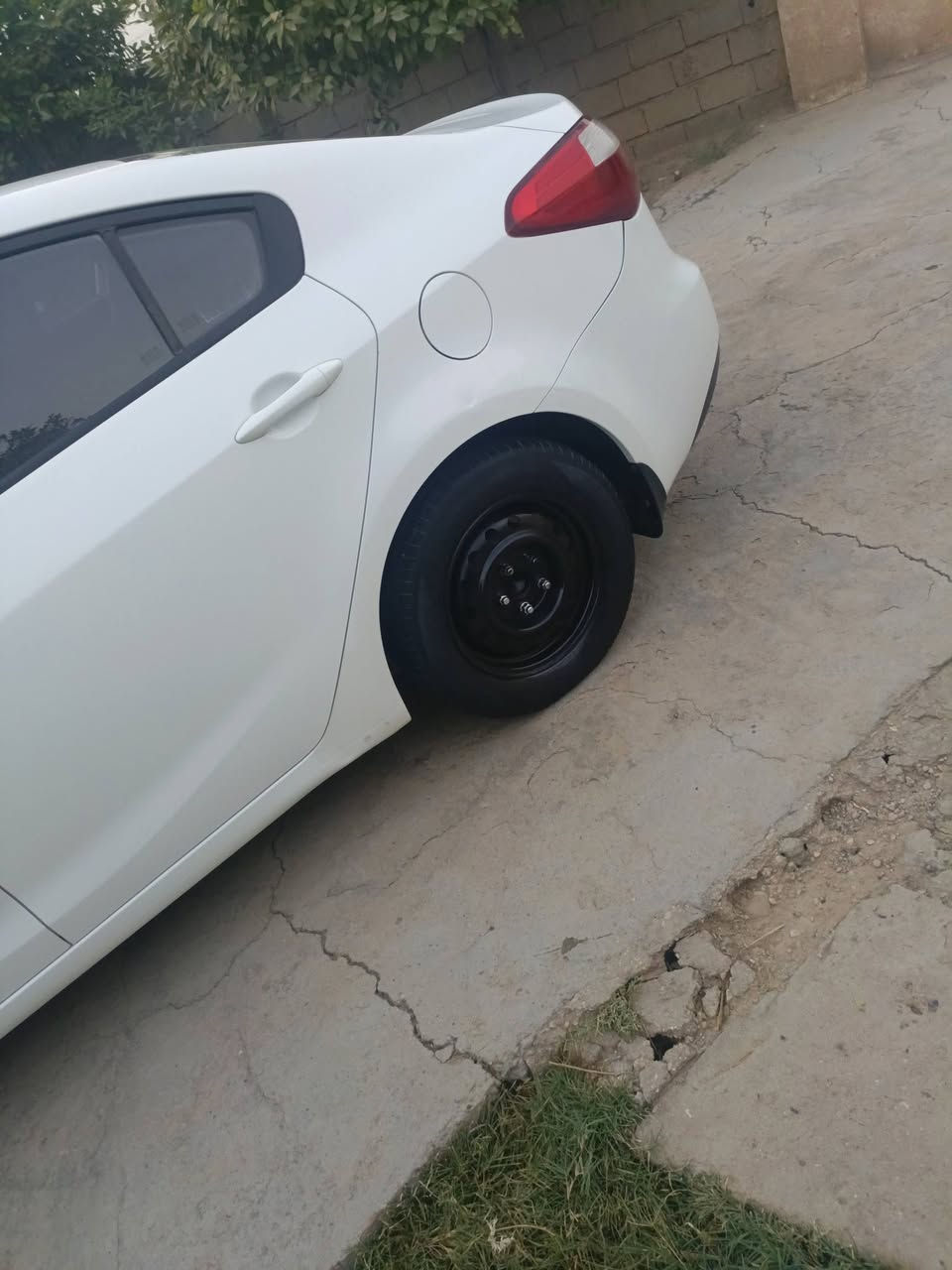 سلام عليكم كيا سيراتو موديل 13 شمالي رقم سليمانيه سنويه نافذه ب2024السياره بيه فقط قبق الجنطه مصبوغ لا دواخل ولا اي مكان ثاني فقط قبق الجنطه مصبوغ مواصفات عاديه السياره جاهزه كير ومكينه وحداديه تبريد تخم تاير السعر 116وبيه مجال للاستفسار الاتصال على الرقم ***********
