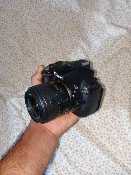 كاميرا نيكون 5300D جديدة شرط الفحص يجي وياها
هود

بطارية

شاحنه

حزام 

كيبل نقل تايبسي

اضاءة جلسات تصوير فيديو

جنطة كتف

رام 32 

السعر 350 الف وتوصيل موجود
***********
