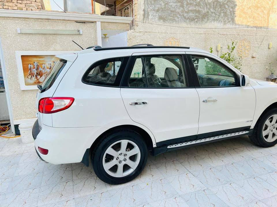 السلام عليكم
سنتافيا ٢٠٠٩ خليجي
رقم أربيل بسمي
السونار داخل المنشور
السيارة ستة سلندر
سبعة راكب
٣قطع تبريد
العنوان ديالى جديدة الشط 
للستفسار***********
السعر135وبيها مجال
