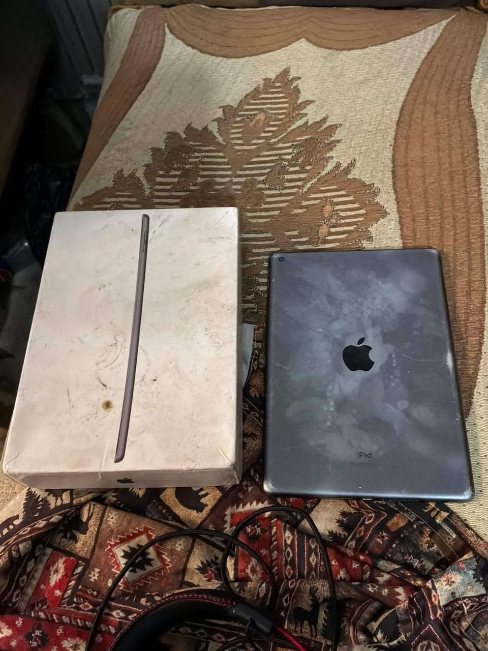 السلام عليكم ايباد 9ذاكره 64 جهاز بلادي فقط بي كسور بل بلازمه شغال لمس شحن تكنيك كارتونه ويا شاحنه كلشي مابي نهايته 75 رقمي ***********

