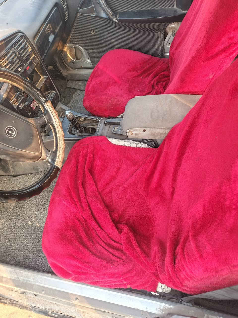 سلام عليكم اوبل موديل 90 رقم قادسيه الماني مكينه وكير كفاله كهربائيّات حداديه تخم تاير  السعر 10  بيع سريع وبلاش المكان نجف ***********
