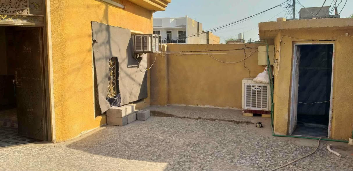 السلام عليكم بيت للبيع مساحته 150 واقع حال 180 متر بيت طابق الارضي غرفه نوم وصاله واستقبال ومطبخ وكراج طابق الثاني غرفه نوم وصاله رابع بيت عن الشارع العام الاستفسار على هاي الارقام
***********
*********** مكتب الجبوري العقارات
