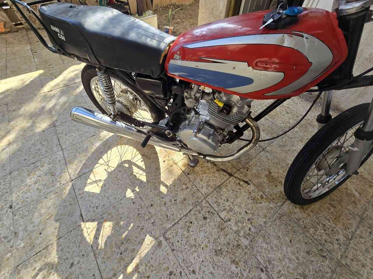 ايراني للبيع دراجه كلشي ما بيها شاصيها مكفول من الزلق ومحركها لا دخان ولا تنقيص سعر 325 وبيها مجال عنوان عماره يم الاسكان رقم *********** وتساب فقط والخاص مفتوح
