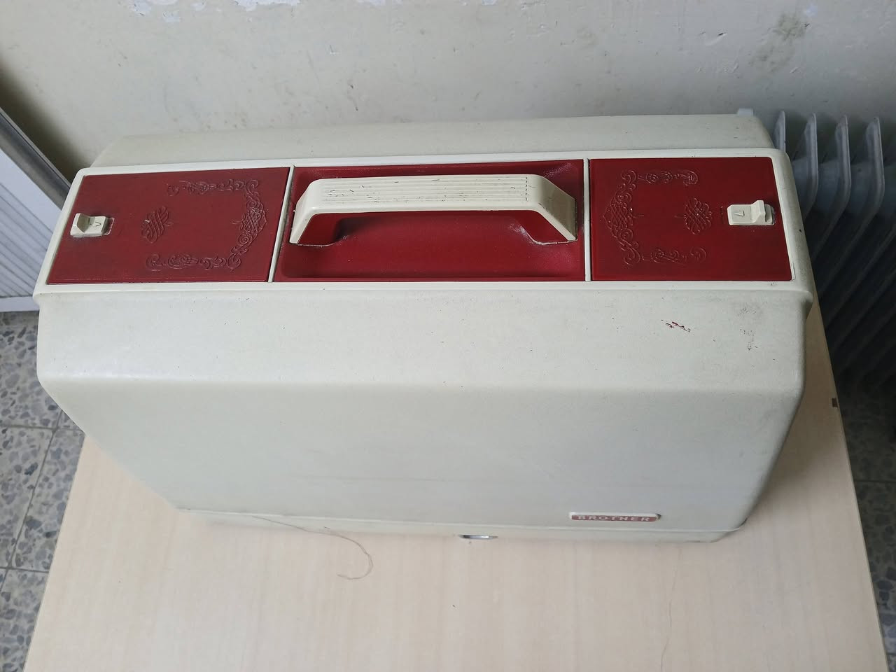 مكينة خياطة برذر ياباني شغالة موضح ذلك بالفديو السعر 150 الف للاستفسار التواصل ع الخاص او الاتصال بالرقم ***********
