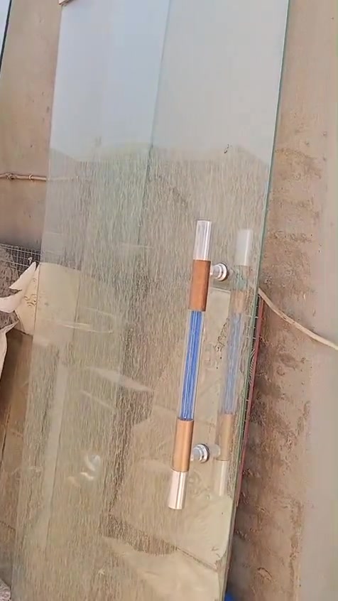 سلام عليكم جام خانه لبيع جديده طول ٢ونص وعرضها متر و٣٠سم باب طوله مترين وعرضه ٩٠سم ***********
