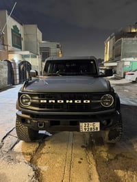 فورد برونكو اللون بلو جاينيز  محرك v6-2.7 السيارة 5 دكمة فول مواصفات ت...