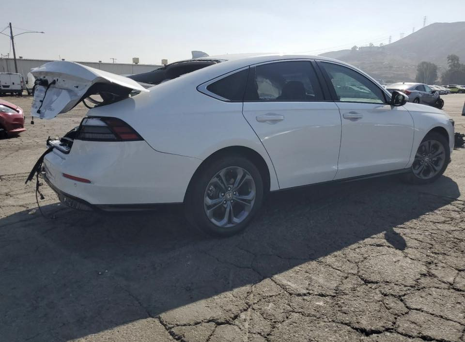 سلام عليكم اخوتي.. للبيع اكورد 2025 هايبرد فئة EXL فول داخل بيجي معروفه مواصفات EXL السياره البارحه نزلت من الحاويه موجوده دخل المنطقه الحرة عمان ع وضعها شغاله وماشيه 
 رايدها 150$ 
وبيها مجال ان شاء الله 

***********
