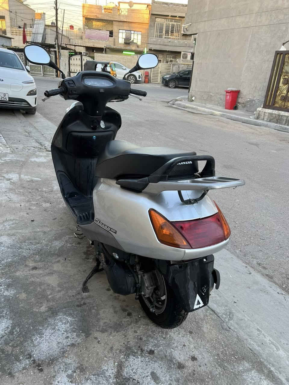 السلام عليكم للبيع سبيسي ياباني مابيه اي نقص تراي ناعم طسه كلش حلوه شلعه معدل كهربائيات كله شغاله اشاير لايت ستاب لايت كيلو متر قفل جنطه تشتغل سلف هندر محرك كلش ناعم مفتوح كور مبدل ولفات لاتنقيص ولا تبخير المكان بغداد الجديده *********** السعر 600 الف بي مجال
