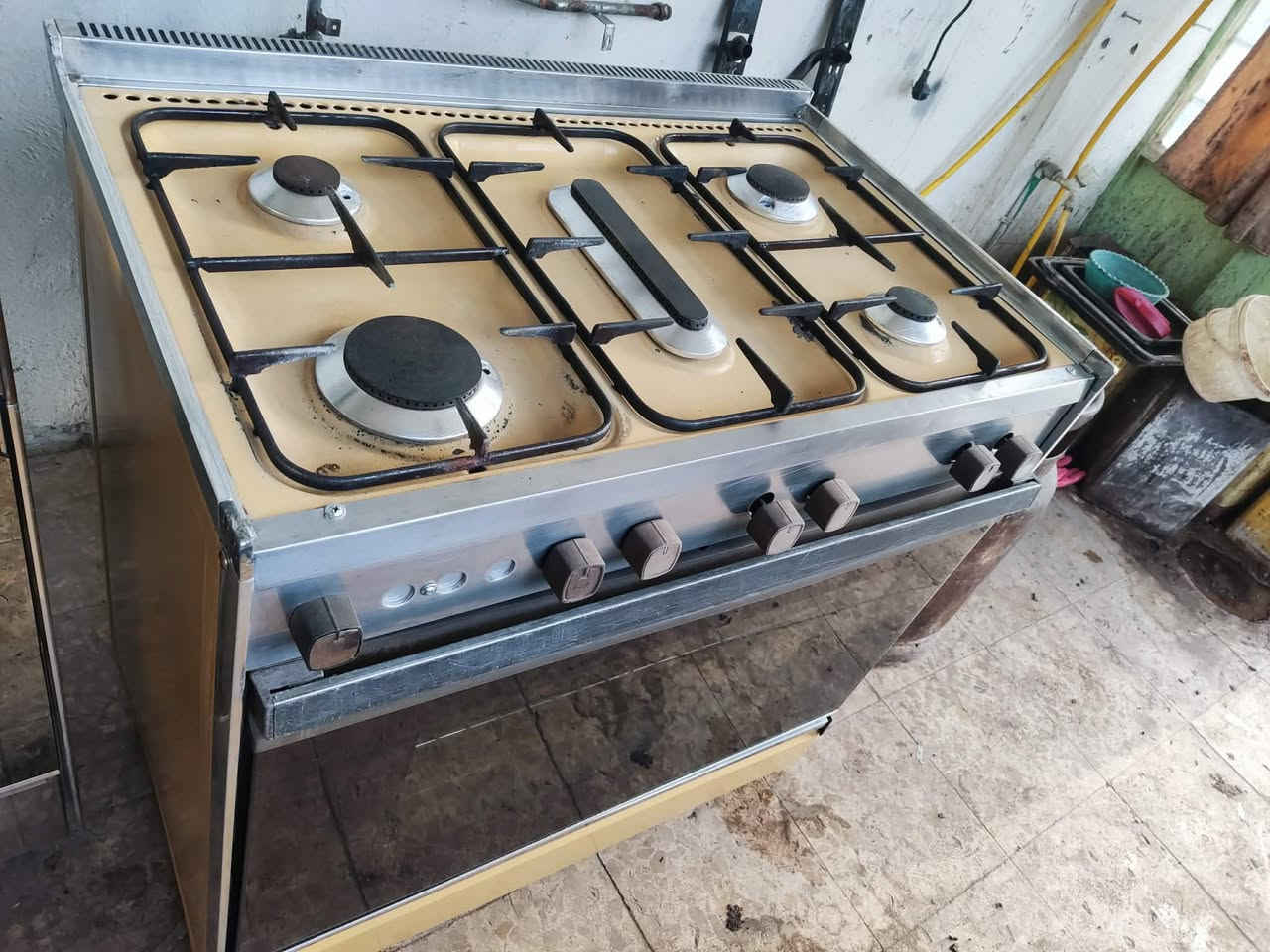 طباخ  عشتار عراقي
الاصلي باب الاول
 نظيف وشغال على الفحص. والضمان 
  ضمانة شهرين. 
سعره130
مكاني نجف  سوك حنون.   ***********
