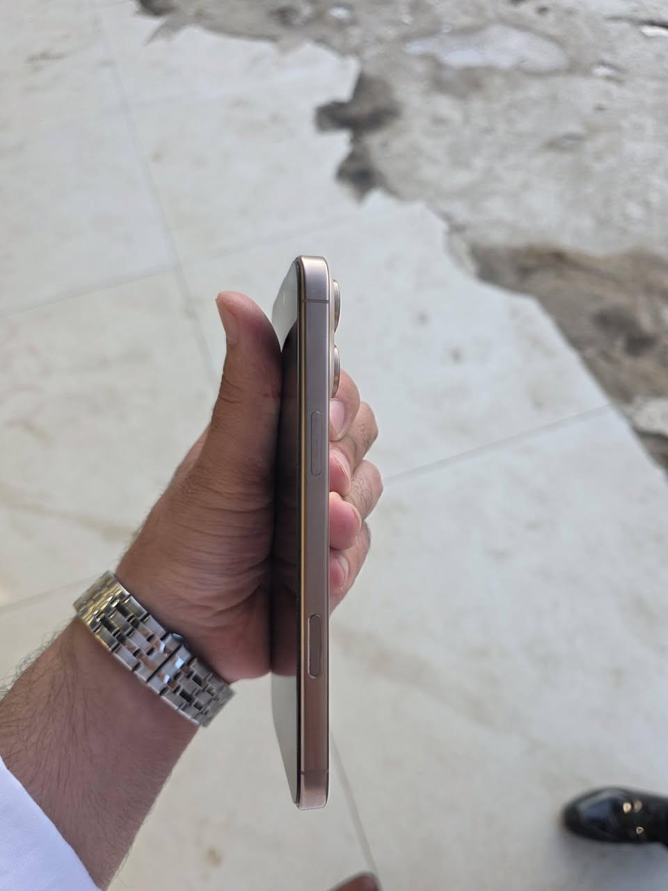 ايفون 16 برو ماكس
بطارية  97
ذاكره 256
 جهاز نضافته 100‎%‎ 
مكفول من كلشي
 لونه صحراوي كل ملحقاته كاملة 
سعره خاص 
***********
العنوان الدورة شارع 60
